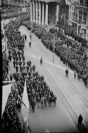 THE PROCESSION FROM ROOF OF KENNEDY & MCSHARRY'S  WESTMORELAND STREET 4.59PM